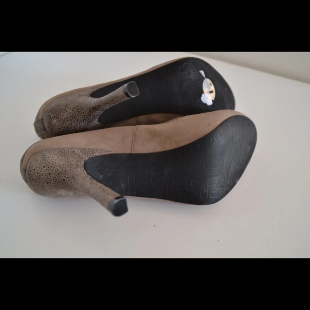 Auri Pumps - image 4